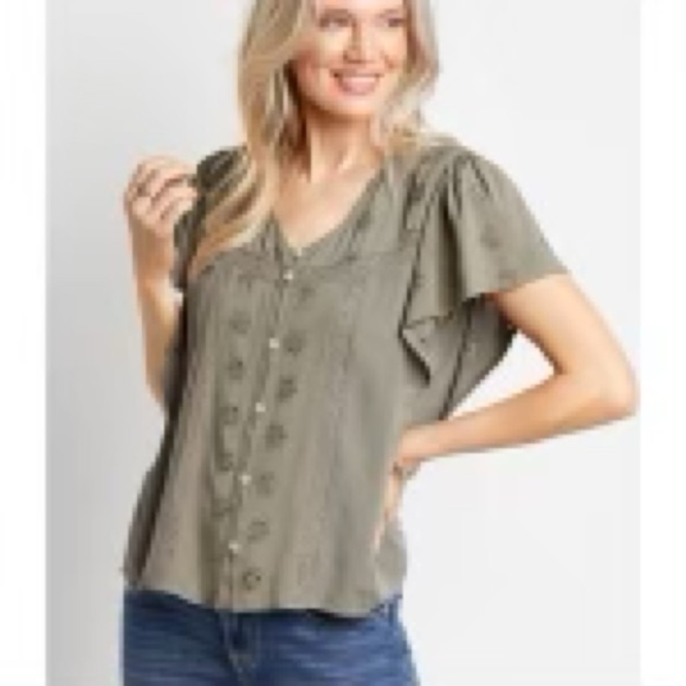 Maurice’s Green Solid Eyelet Lace Button Up Shirt